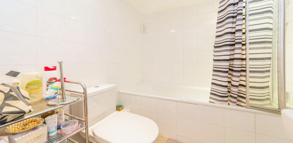 Three Bed / Three Bath High Street, Pinner